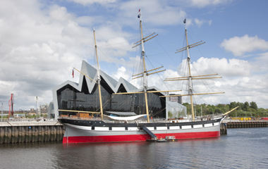 The Tall Ship moves to its new home at the Riverside Museum